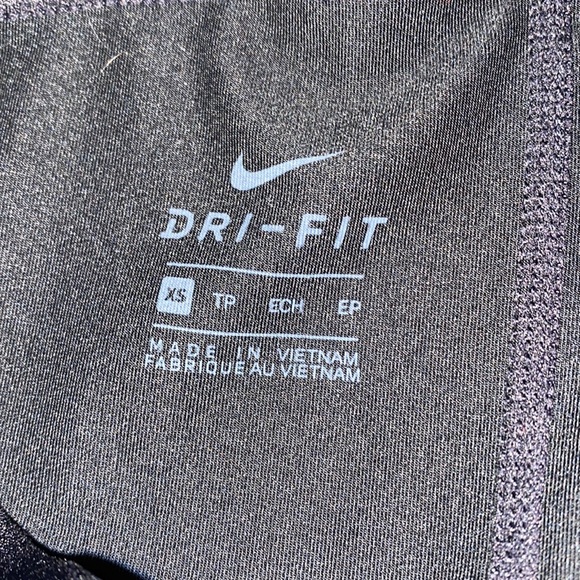 nike cropped leggings - Picture 2 of 4